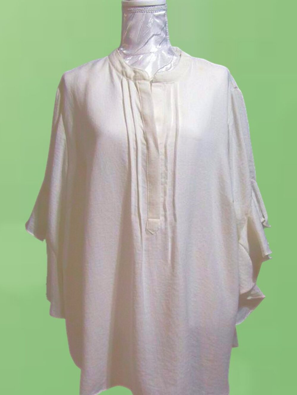 Vince Camuto size2X women top color cream white ¾ sleeved ruffles split v neck